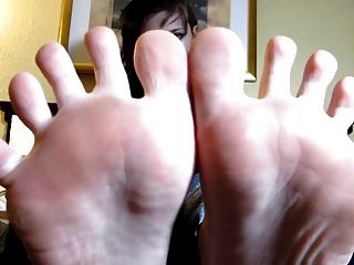 Sexy Emo Bunny And Her Sexy Feet! Toe Sucking
